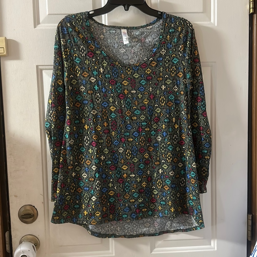 LULAROE AZTEC PRINT LONG SLEEVE: GREEN: EUC: SIZE SMALL